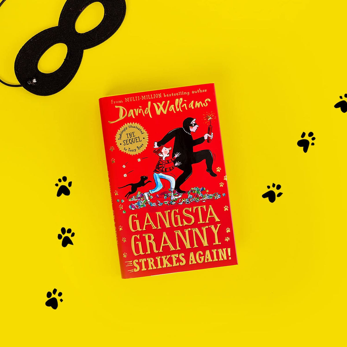 Gangsta Granny Strikes Again! h: The amazing sequel to GANGSTA GRANNY, a funny illustrated childrens book by bestselling author David Walliams