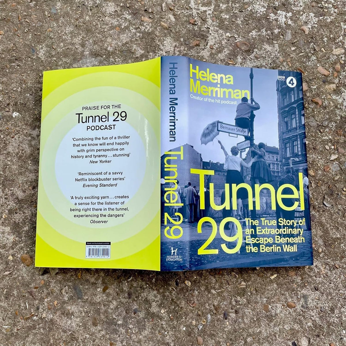 Tunnel 29: Love, Espionage and Betrayal: the True Story of an Extraordinary Escape Beneath the Berlin Wall by Helena Merriman